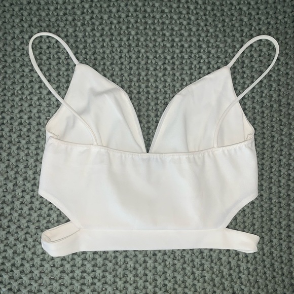 Fashion Nova White V Neck Crop Top - Picture 2 of 3